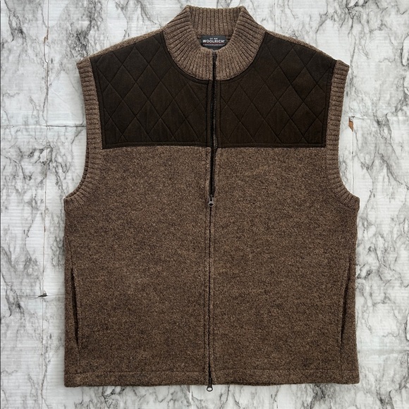 Woolrichmen’s size XL 100% Wool Woodchip full zip Vest quilted shoulder yoke